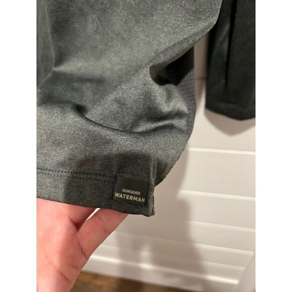 EXCELLENT MENS QUIKSILVER WATERMAN LONG SLEEVE DARK GRAY HEAT RUNNER SHIRT LARGE - Picture 4 of 10